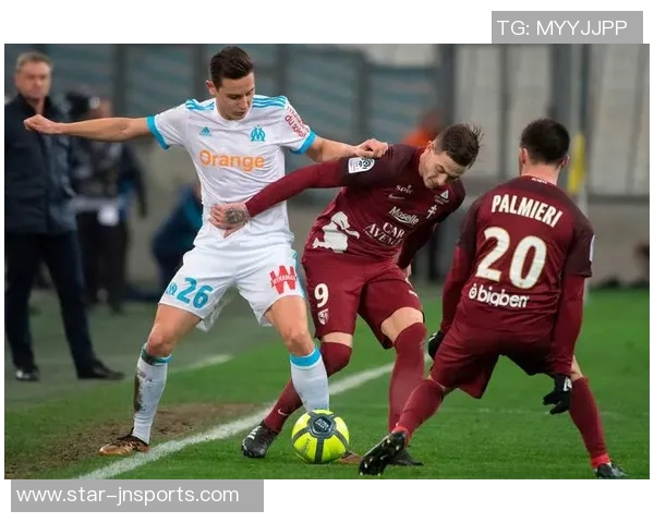 兰斯与史特拉斯堡比赛结果揭晓双方表现分析与精彩瞬间回顾